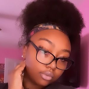 Meet your Posher, Samyia